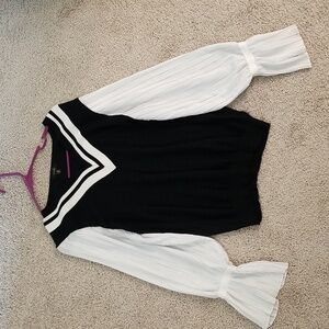 Ontwelfth Small Flowy Long Sleeve V-Neck Feminine Romantic Style Sweater